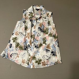 NWOT ROEM WOMENS BEAUTIFUL 😻 FLORAL MULTICOLOR TOP SIZE M